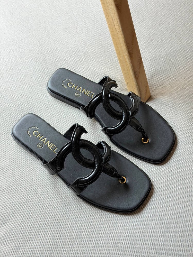 صندل شانيل CHANEL شعار
