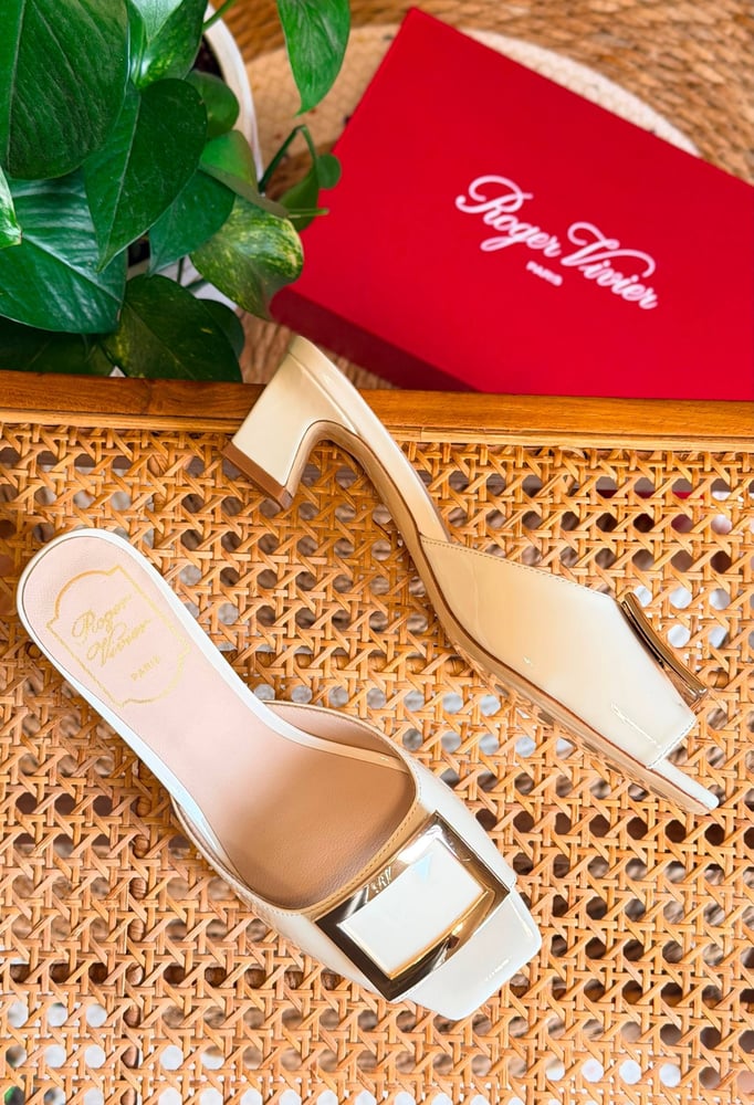 كعب روجيه فيفييه Roger Vivier بكلة مربعة
