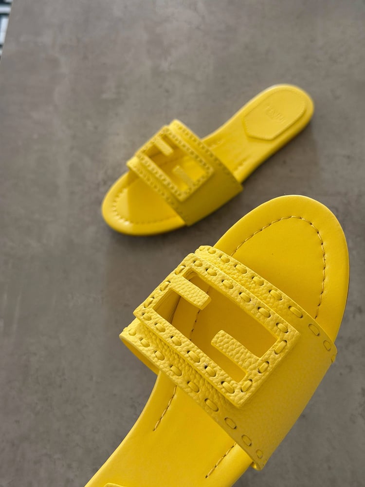 سليبر فندي FENDI شعار
