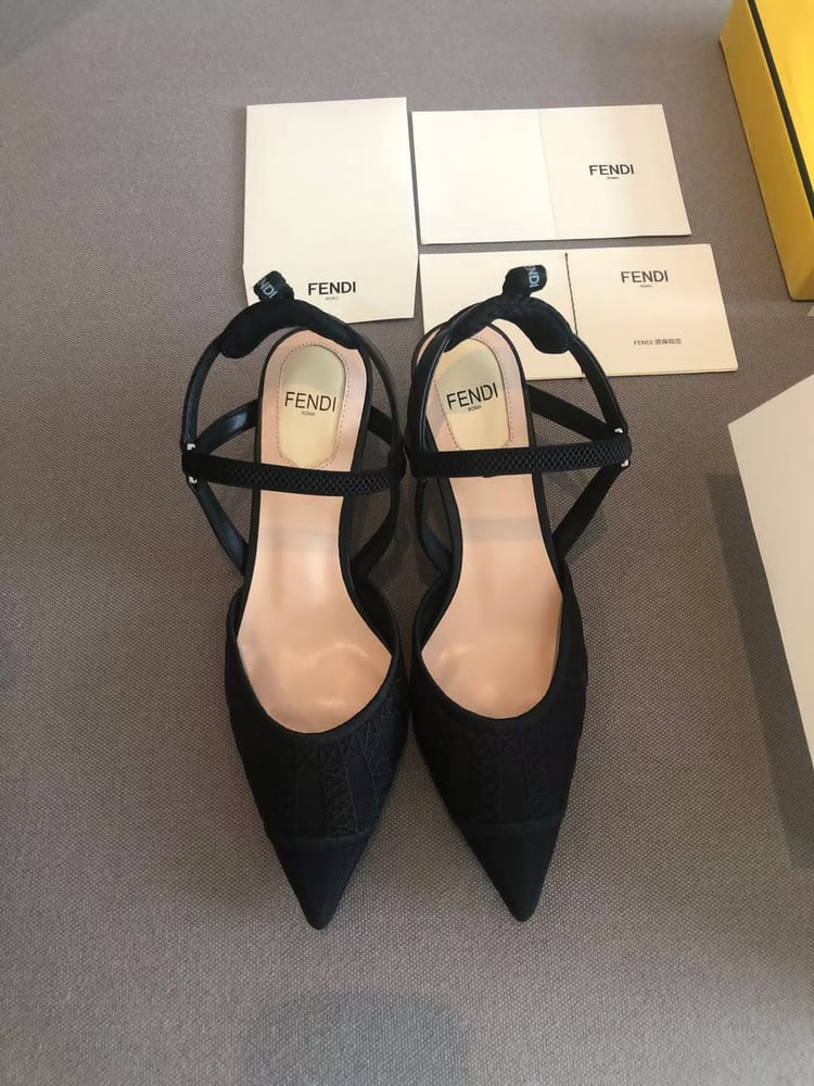 حذاء بكعب فندي FENDI Slingback