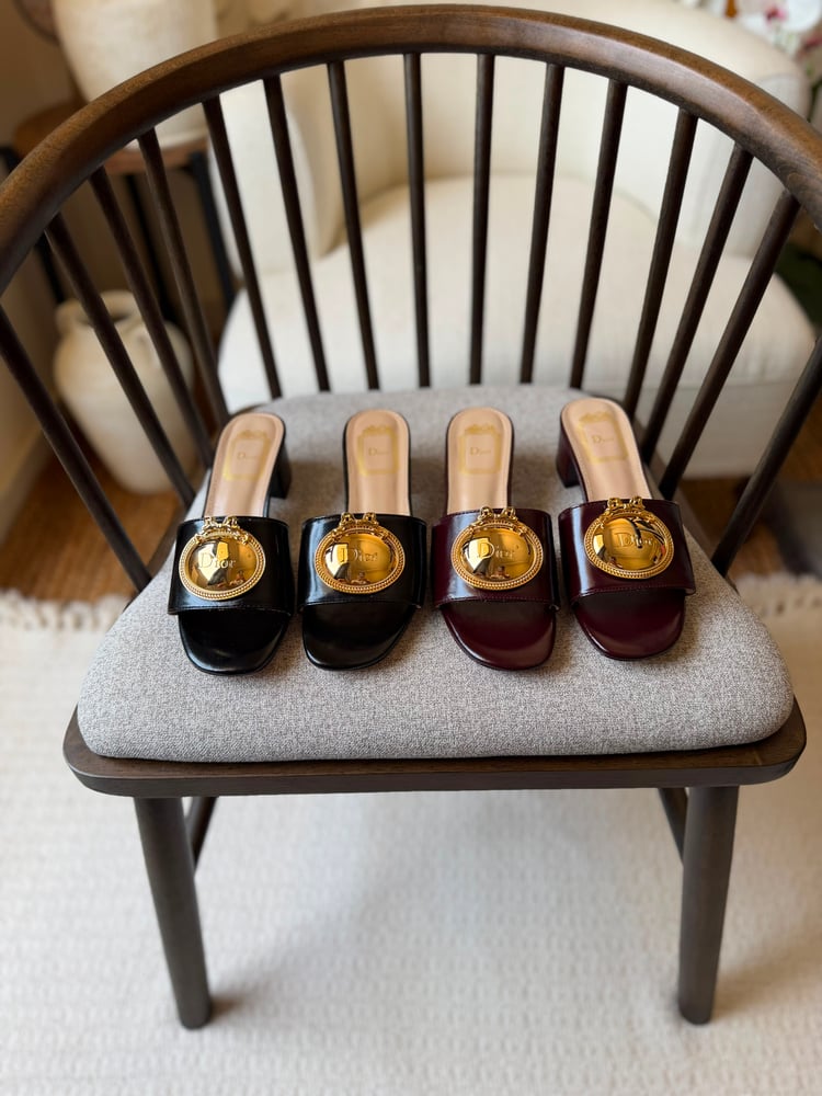 كعب ديور DIOR ذهبي عريض
