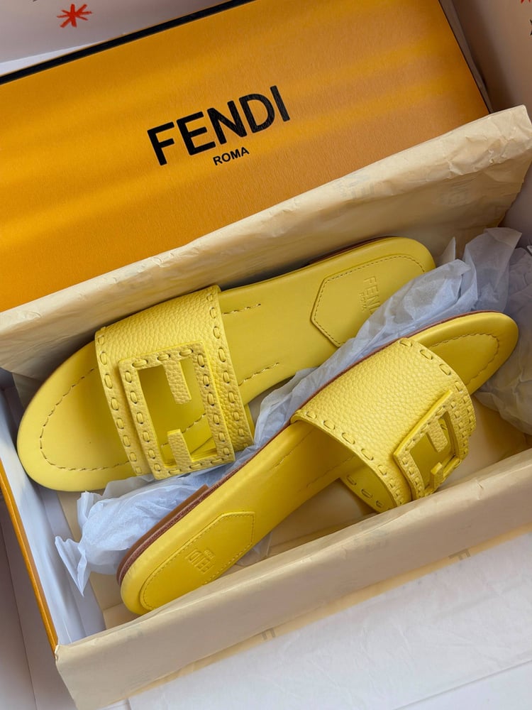 سليبر فندي FENDI شعار