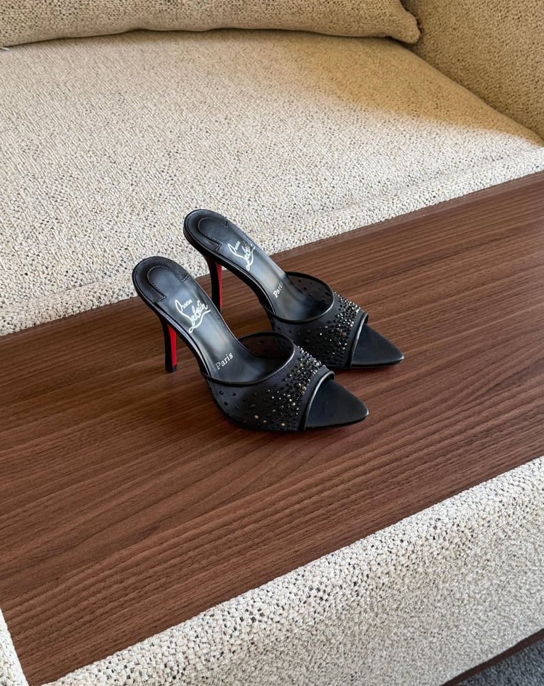 كعب لوبوتان شفاف مرصع عالي CHRISTIAN LOUBOUTIN