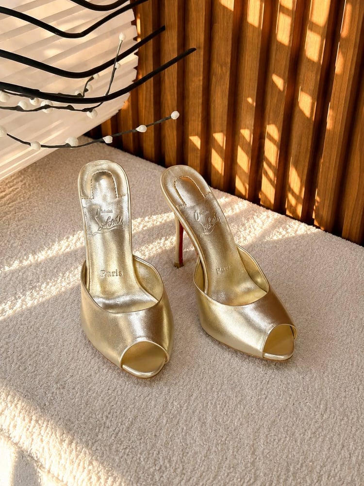 كعب كريستيان لوبوتان ميول Christian Louboutin