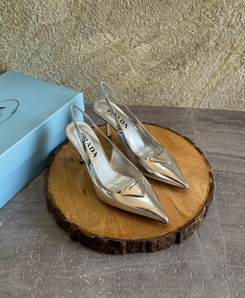 كعب برادا PRADA مثلث الشكل