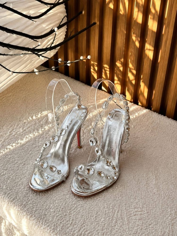 كعب كريستيان لوبوتان شفافة مرصعة CHRISTIAN LOUBOUTIN