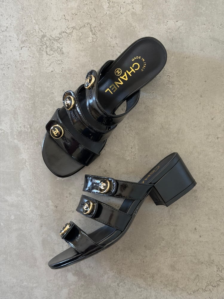 كعب شانيل CHANEL ميول