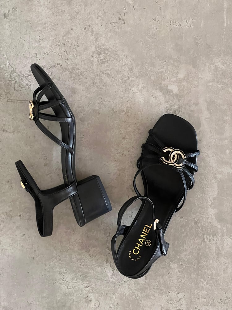 كعب شانيل CHANEL
