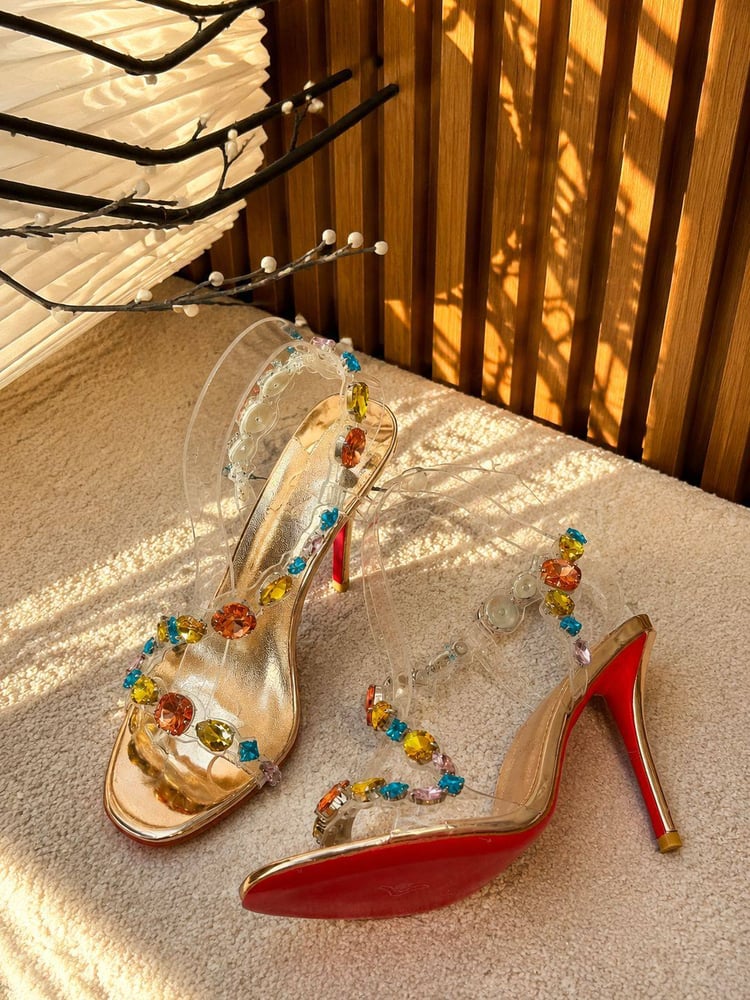 كعب كريستيان لوبوتان شفافة مرصعة CHRISTIAN LOUBOUTIN