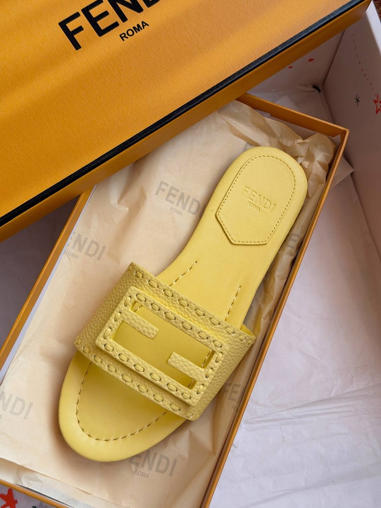 سليبر فندي FENDI شعار