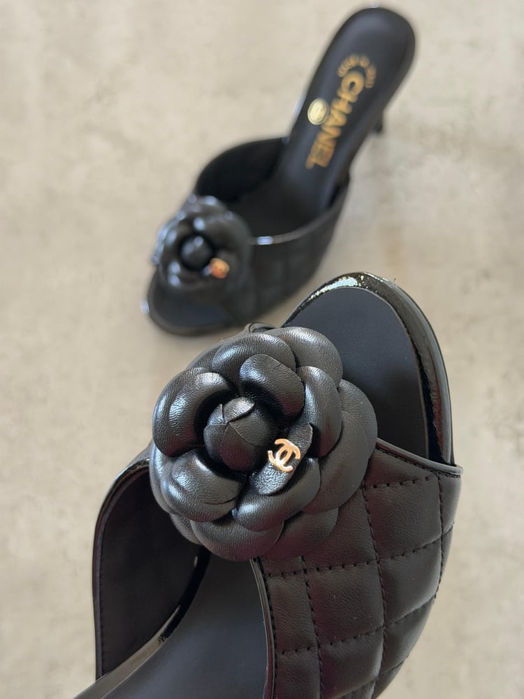 كعب شانيل CHANEL ميول