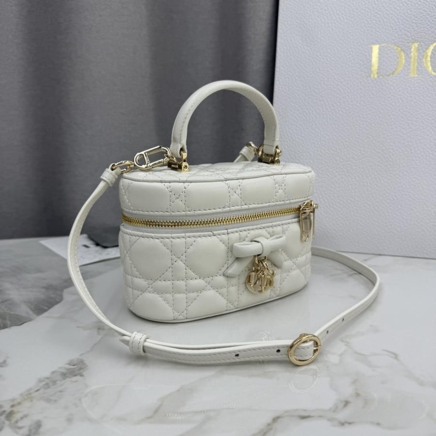 Diors size 17/10.5 cm