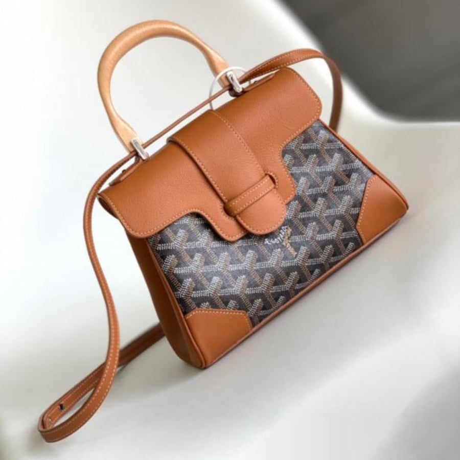 Goyard size 20 cm