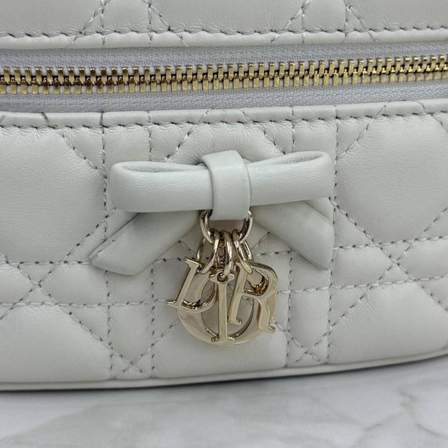 Diors size 17/10.5 cm