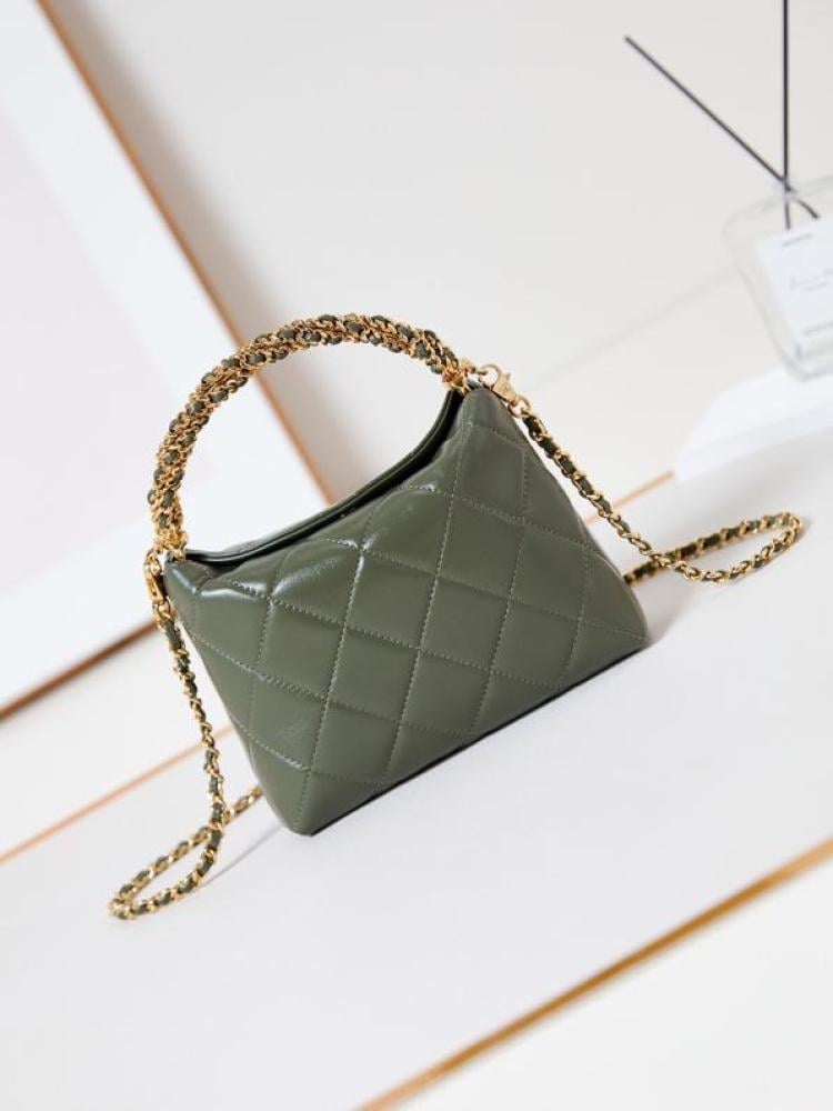 Chanel size 18.5 cm