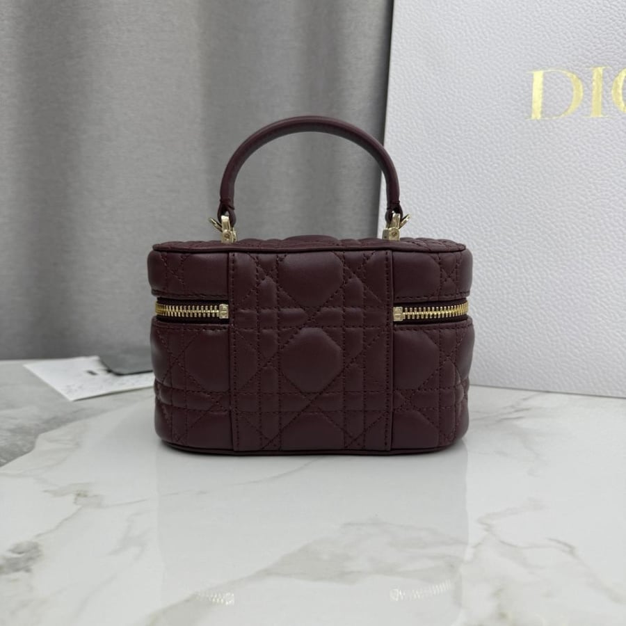 Diors size 17/10.5 cm
