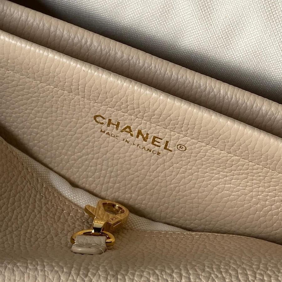 Chanel size 30.5/11.5 cm