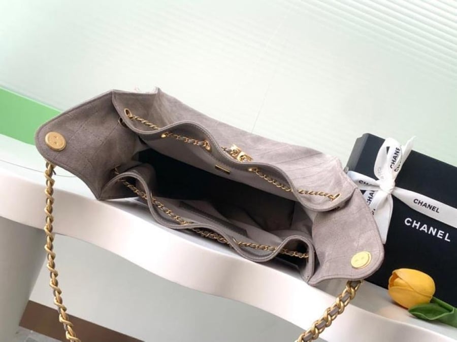 Chanel size 40 cm