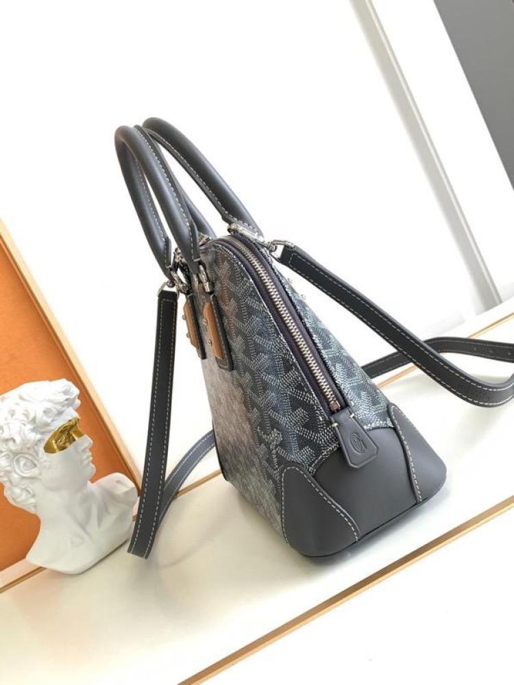 Goyard size 23 cm