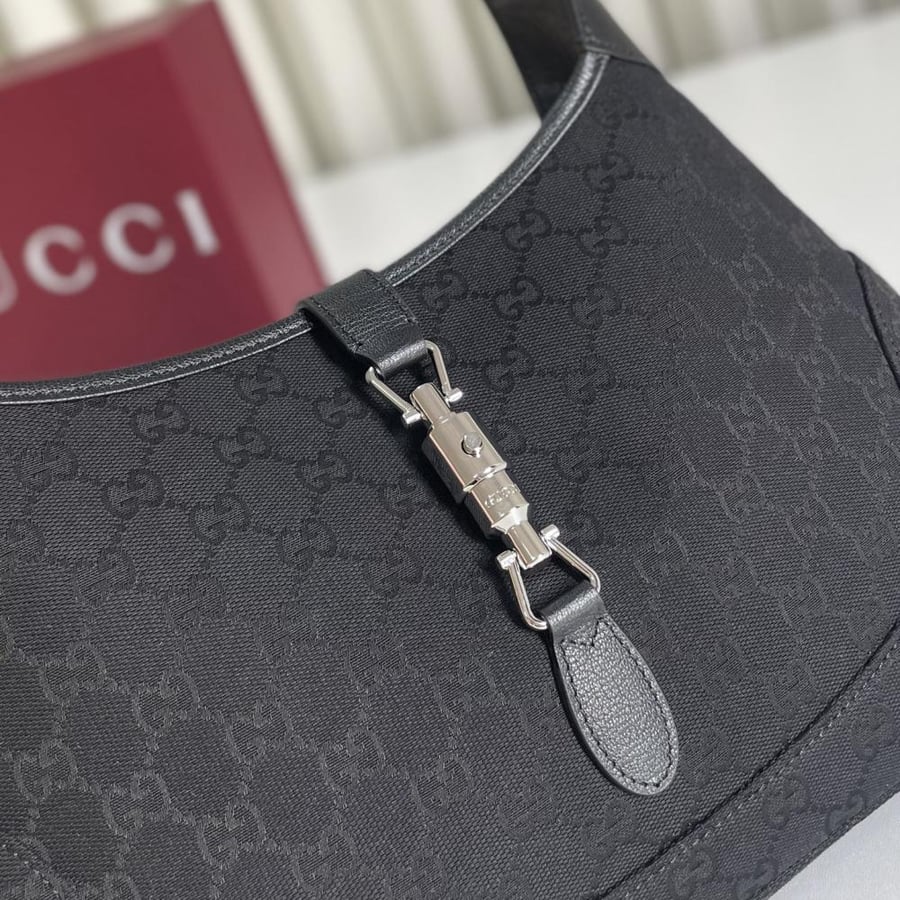 قوتشي مقاس 28 cm