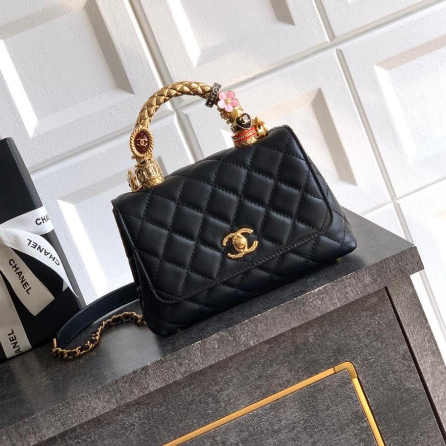 Chanel size 19 cm