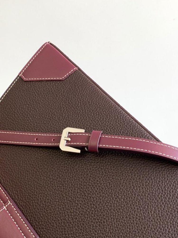 Goyard size 28 cm