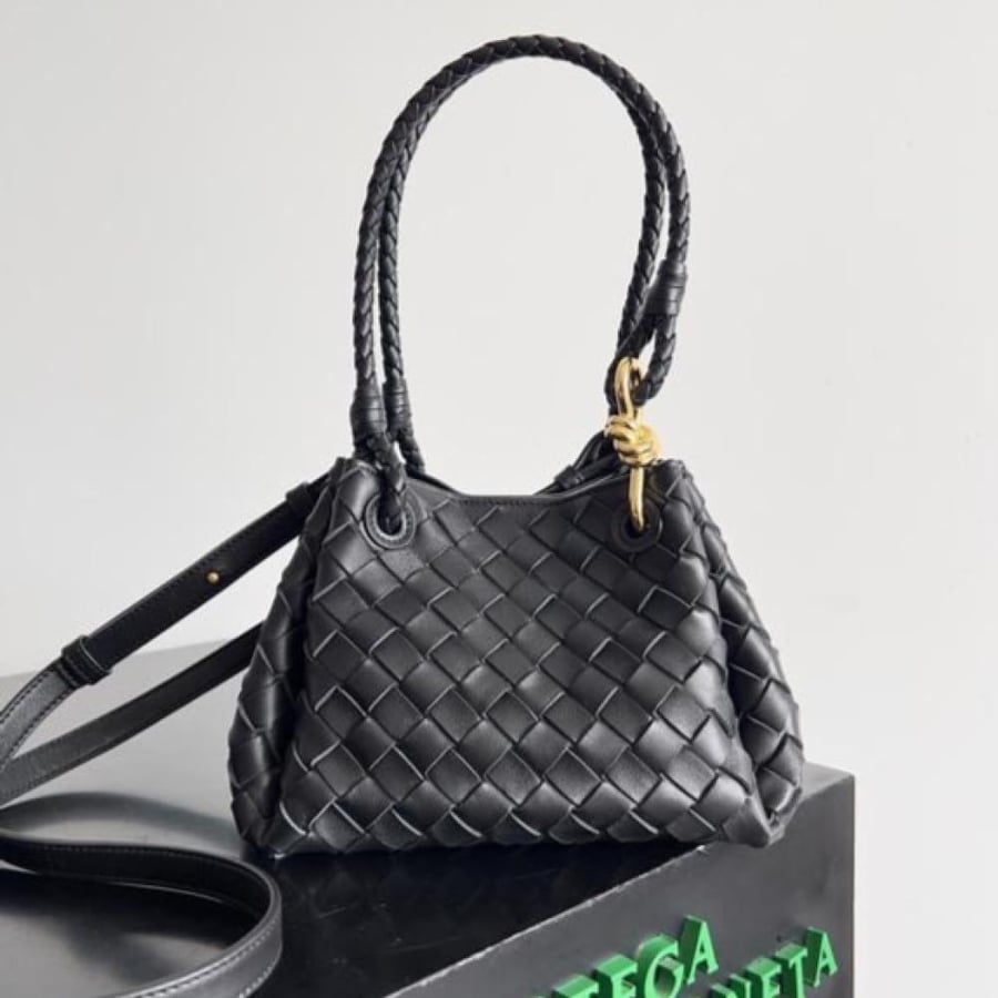 Boutique size 21 cm