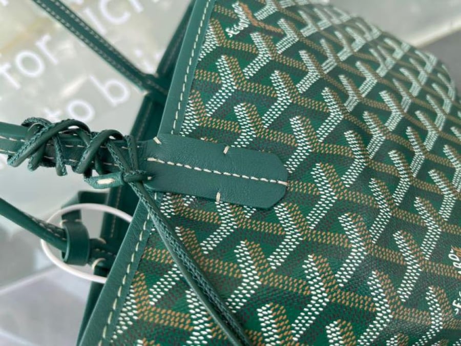 Goyard size 29 cm