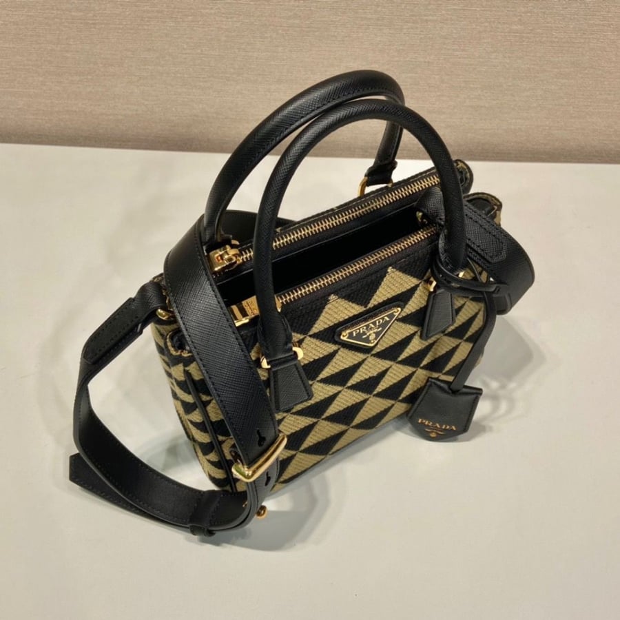 Prada 20 cm size