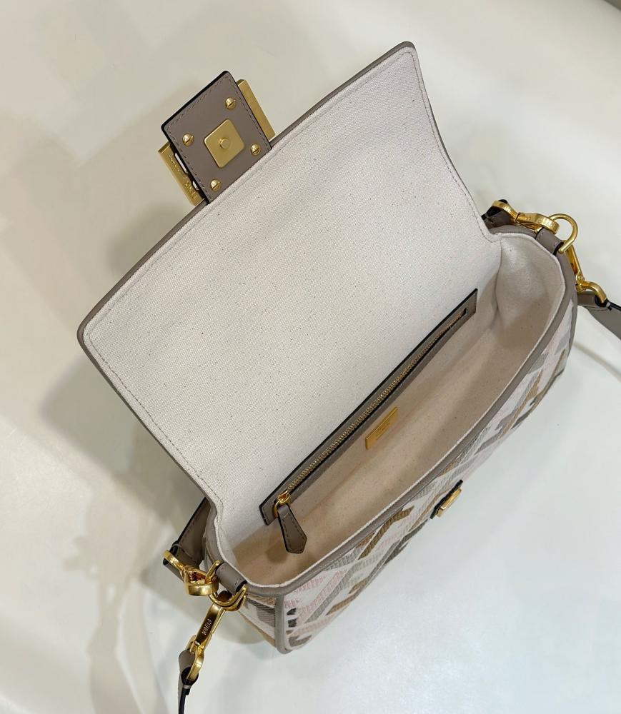 فندي باغيت مقاس 27/14 cm
