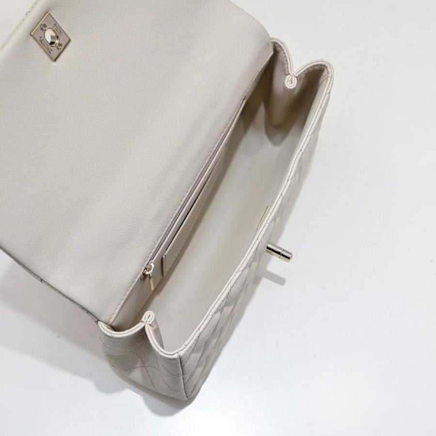 Chanel size 23 cm