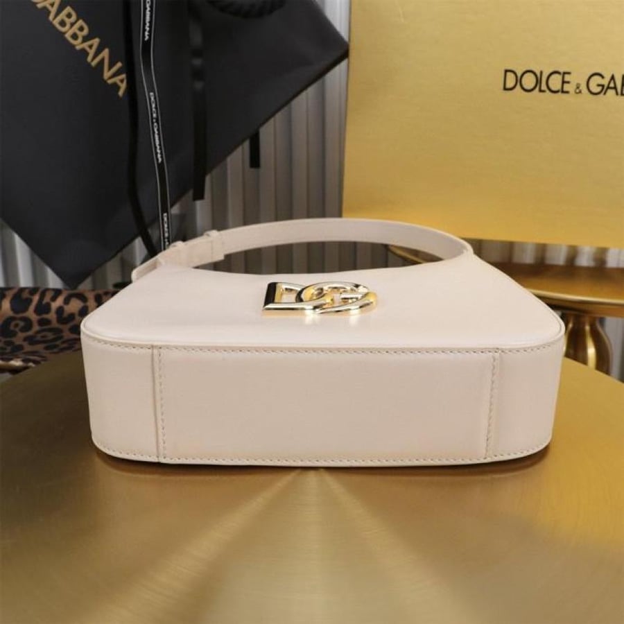 Dolce & Gabbana 22 cm size