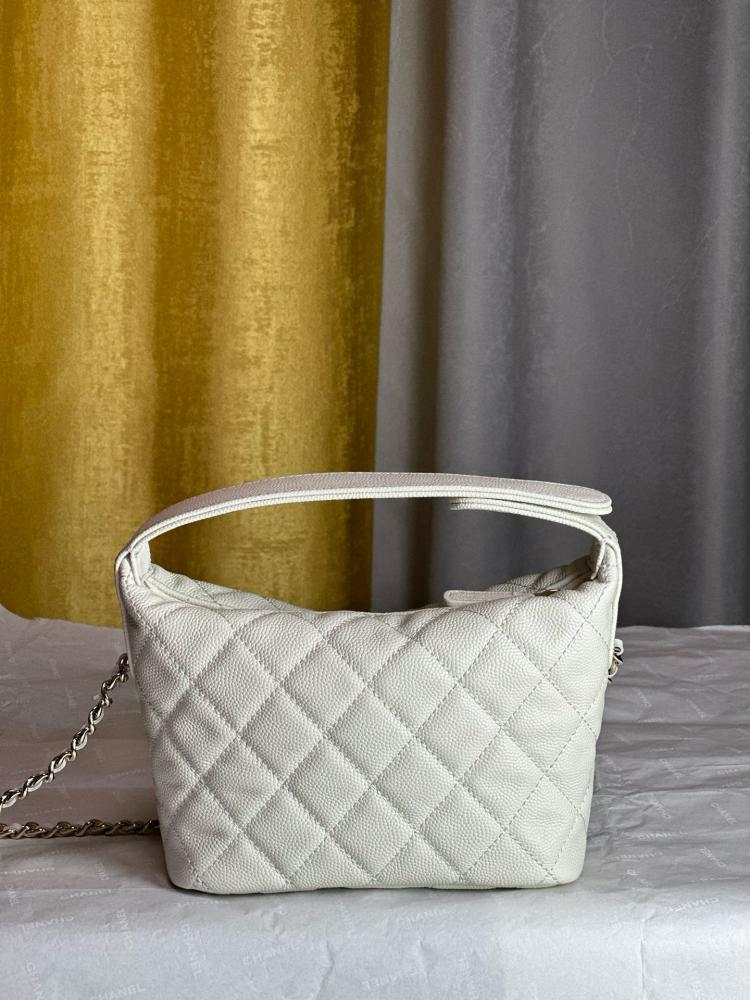 Chanel size 21.5 cm
