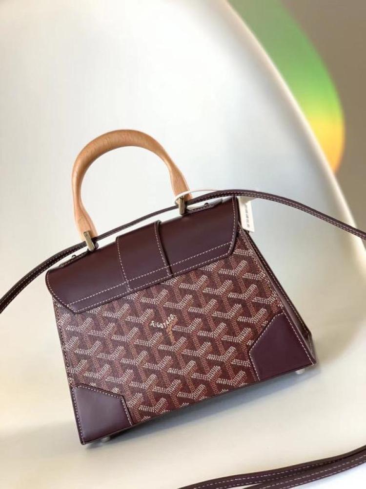 Goyard size 20 cm