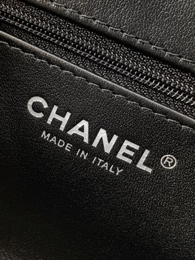 Chanel size 19 cm