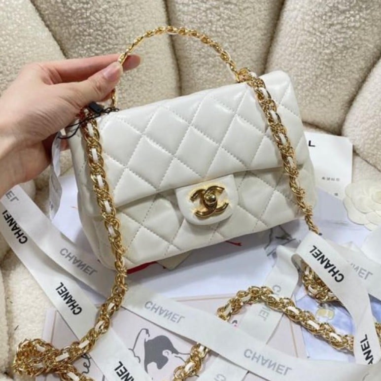 Chanel size 20 cm