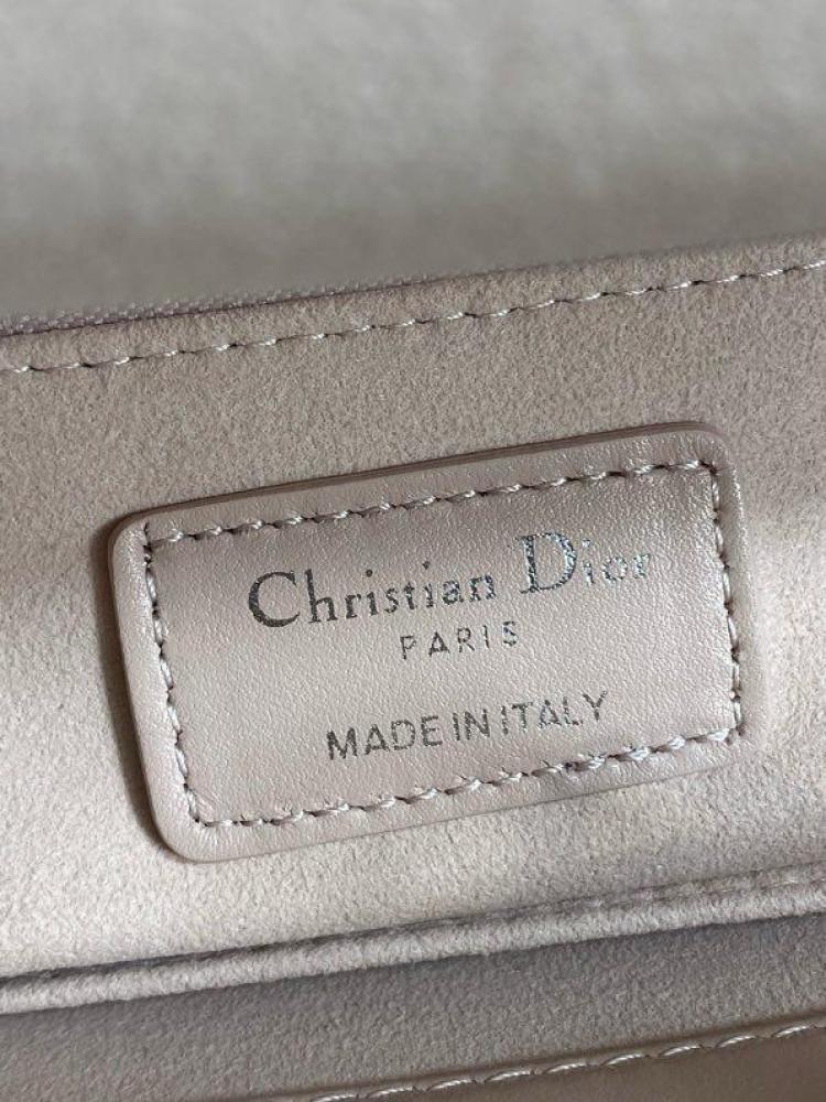 Lady Dior size 20 cm