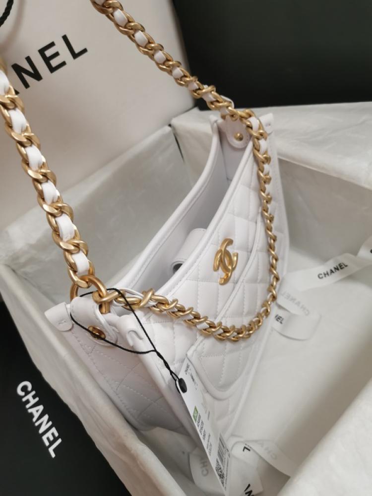 Chanel size 20 cm