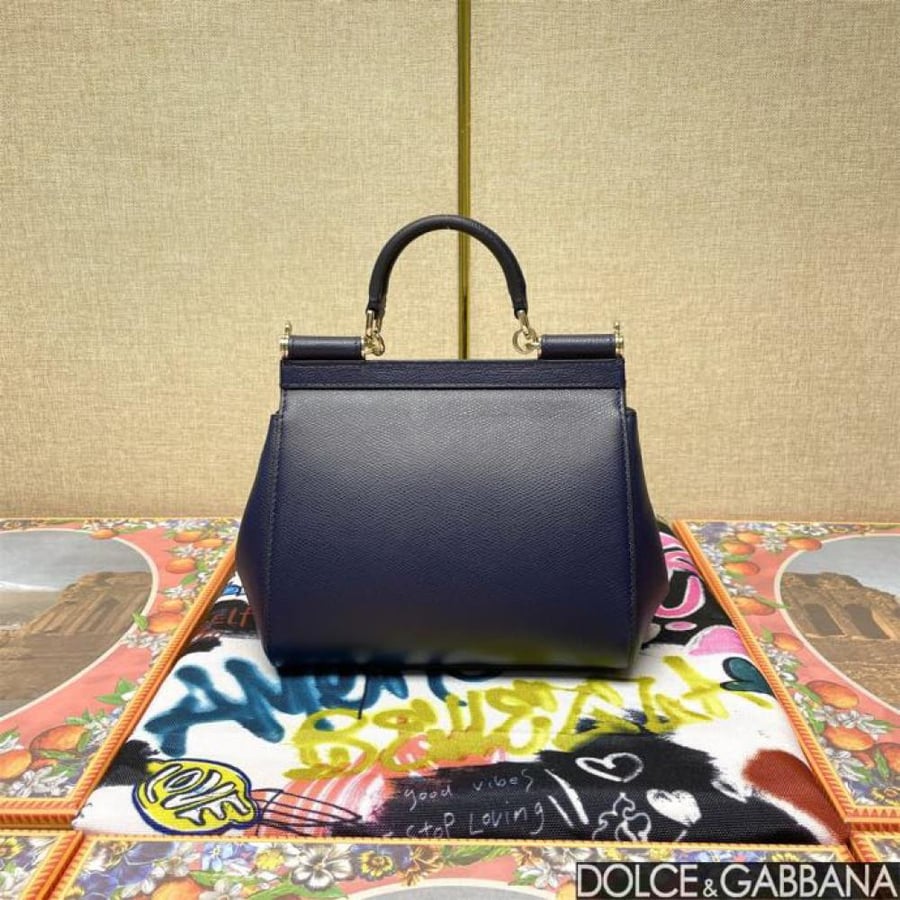 Dolce & Gabbana 20 cm size