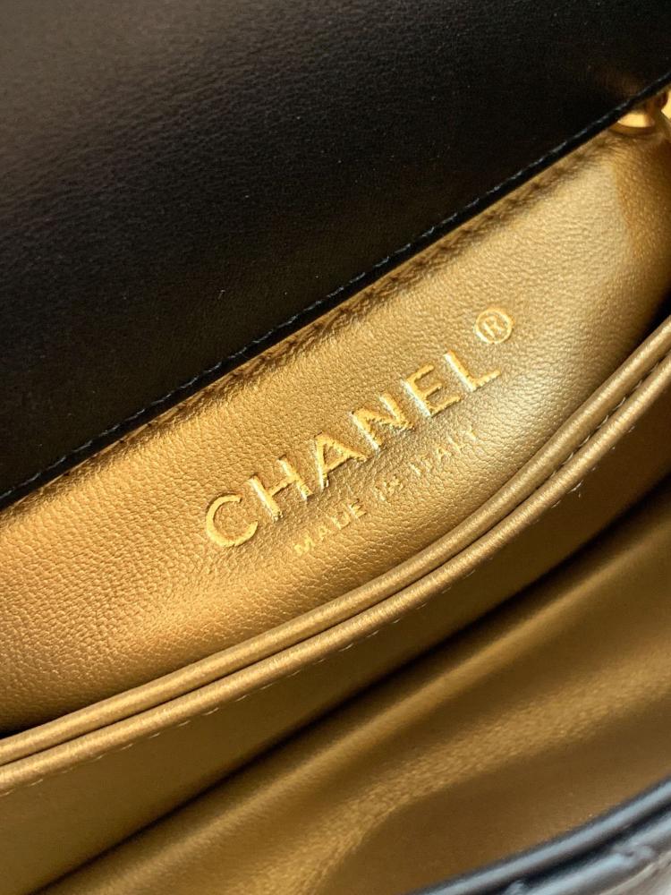 Chanel size 19 cm