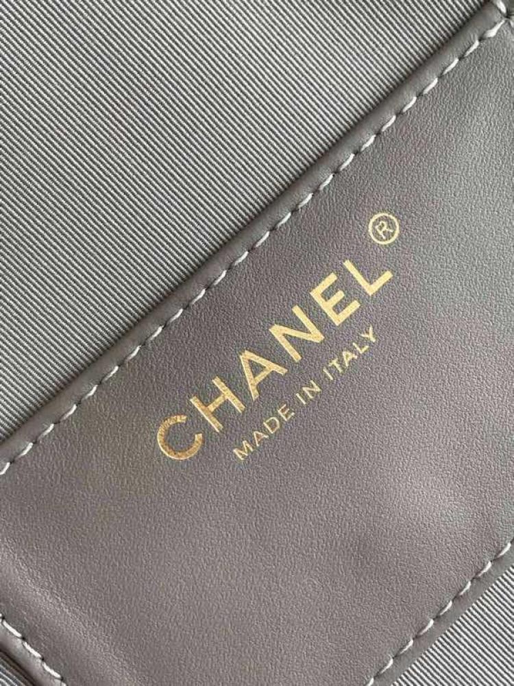 Chanel size 40 cm