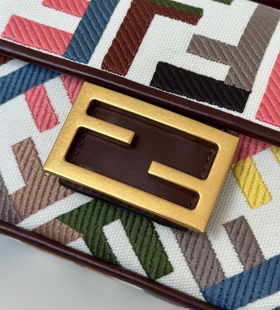 فندي مقاس 19.5/11 cm
