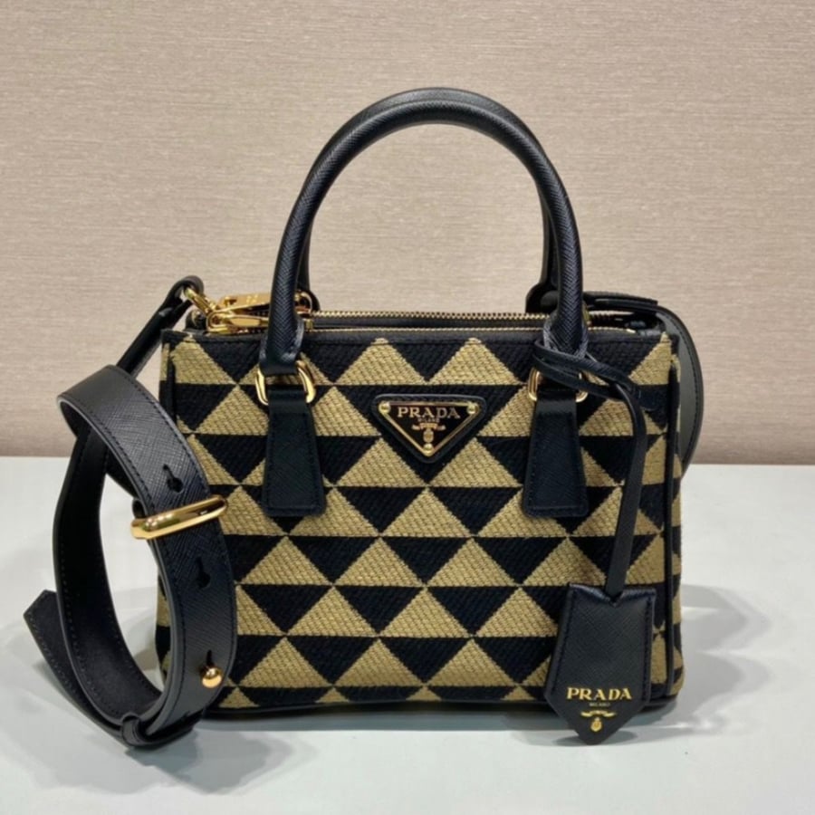 Prada 20 cm size