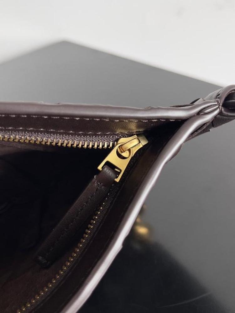 Bottega size 28 cm