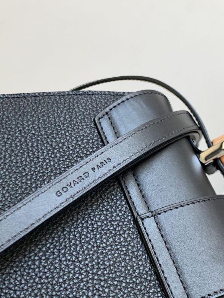 Goyard size 28 cm