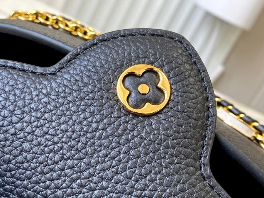 Louis Vuitton size 21 cm