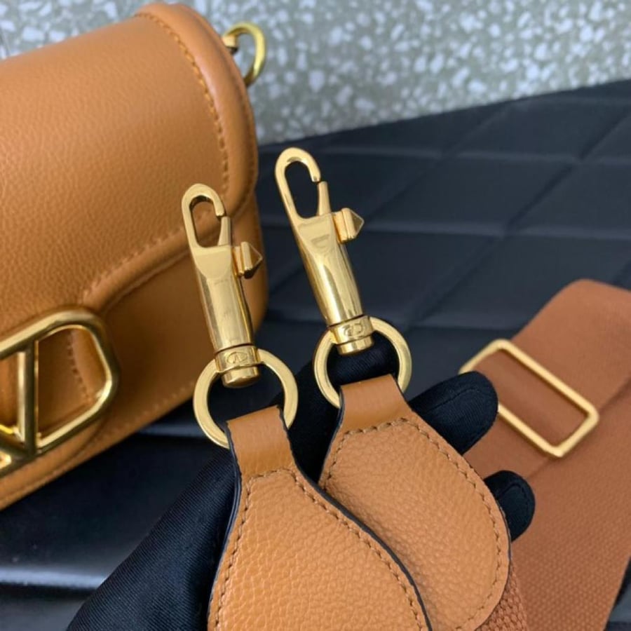 فالنتينو مقاس 23.5 cm