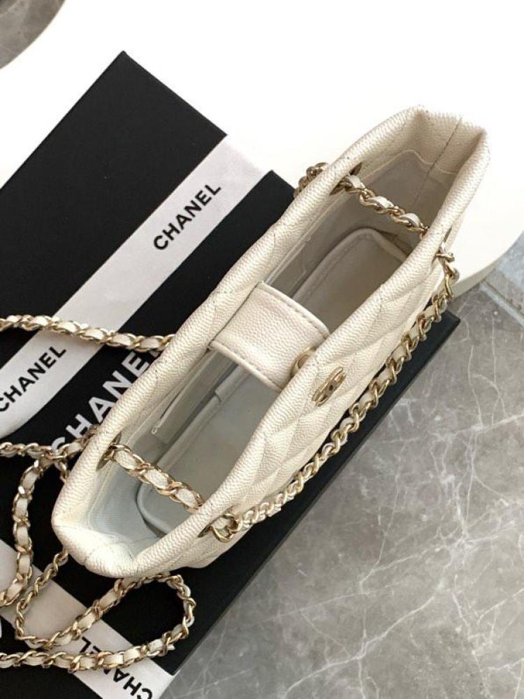 Chanel size 20 cm
