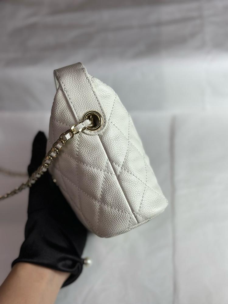 Chanel size 21.5 cm