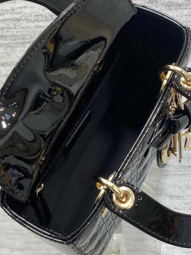 Lady Dior size 20 cm